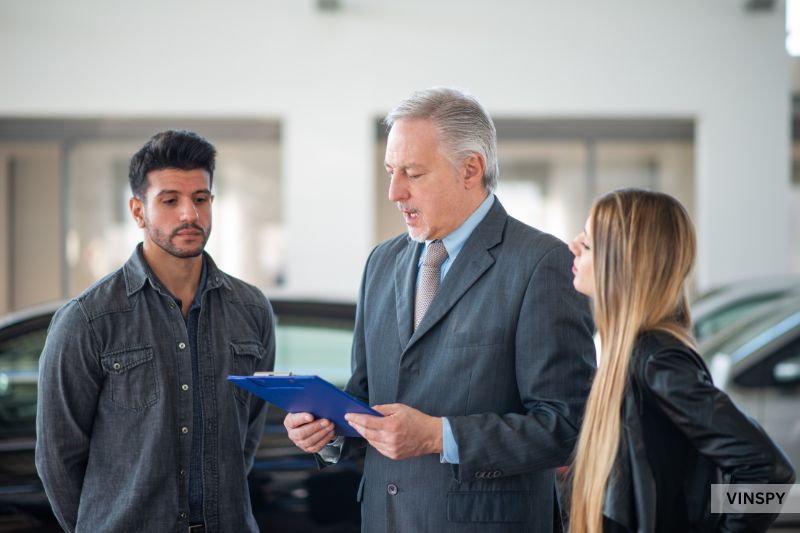 Dealer explaining how to check if a car has been in an accident to potential buyers.